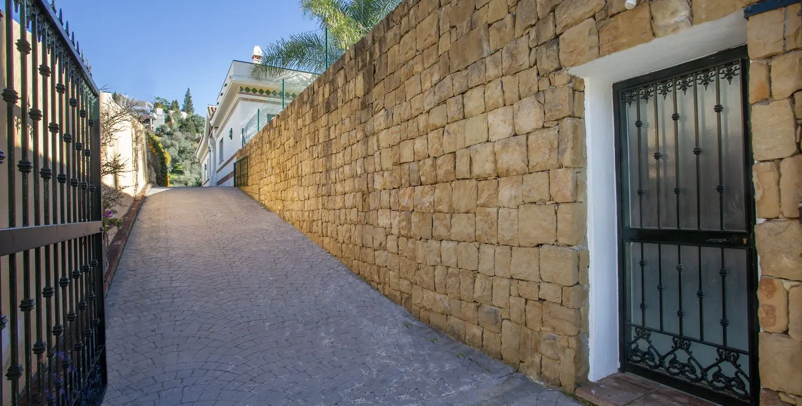 Sale of detached villa in Mijas Golf 47