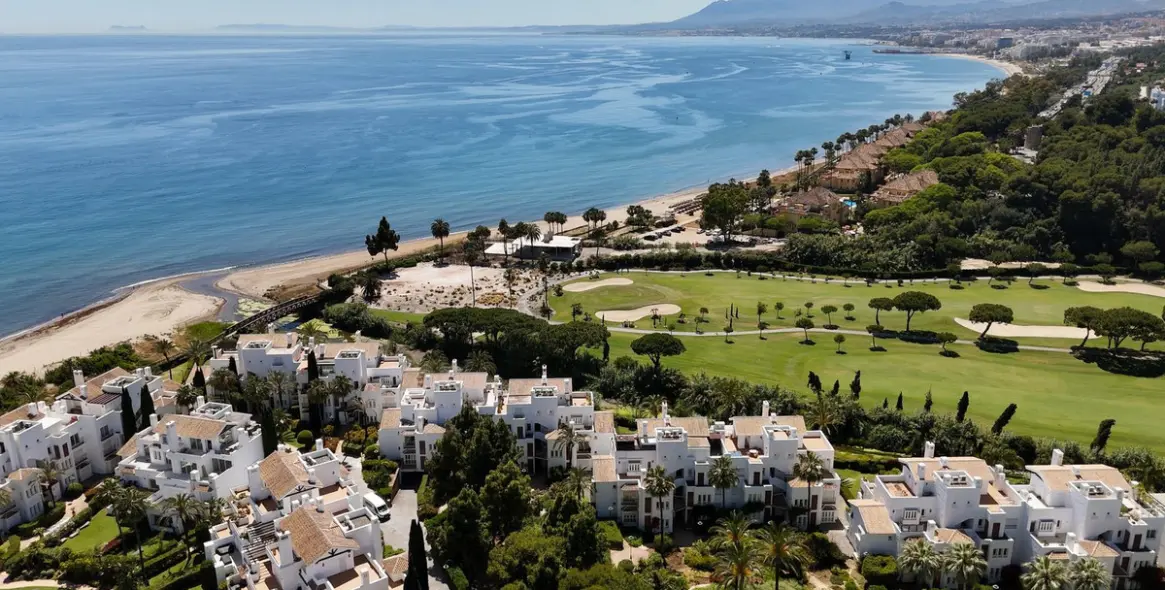 Sale of ground floor apartment in Los Monteros 1