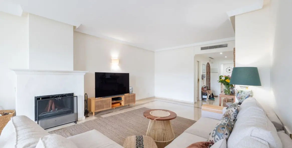 Sale of ground floor apartment in Los Monteros 2