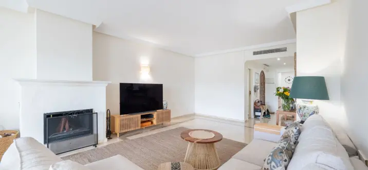 Sale of ground floor apartment in Los Monteros 1