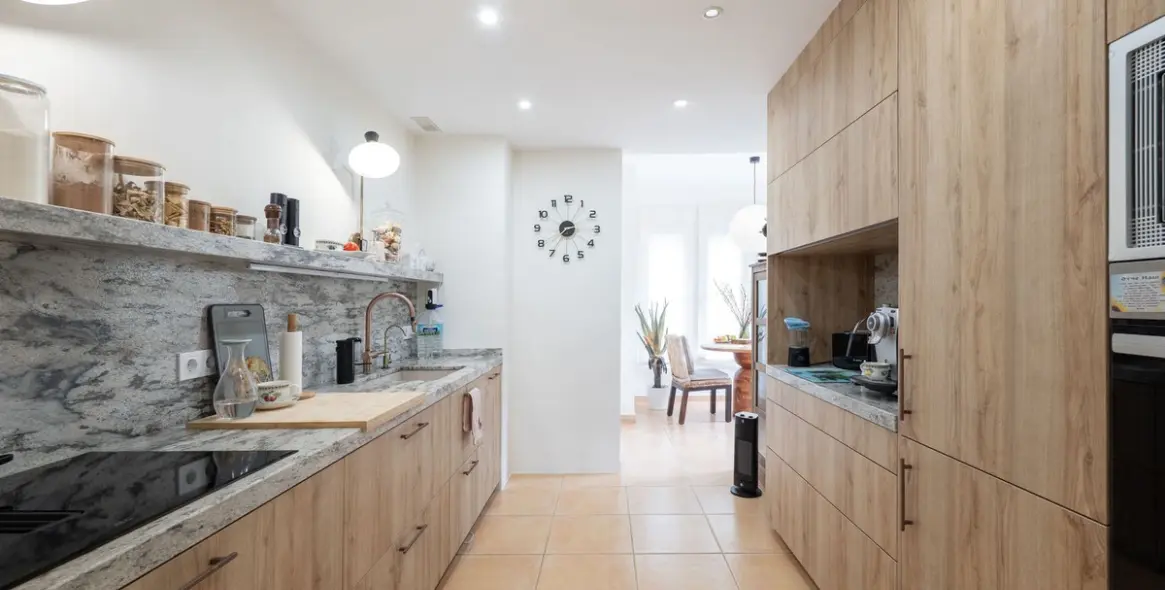 Sale of ground floor apartment in Los Monteros 11