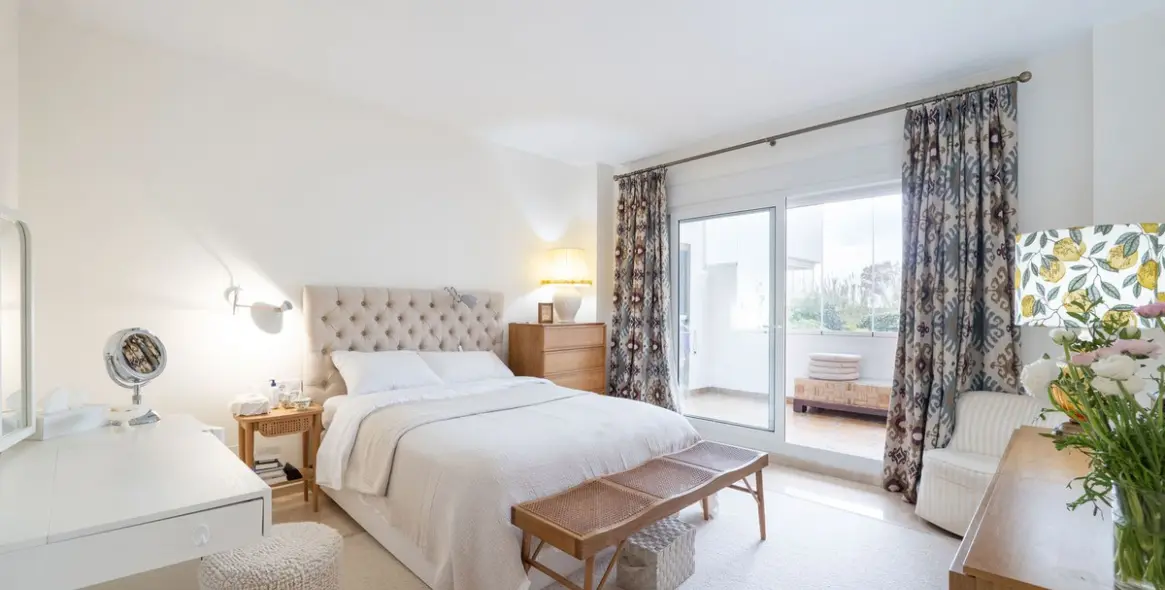 Sale of ground floor apartment in Los Monteros 14