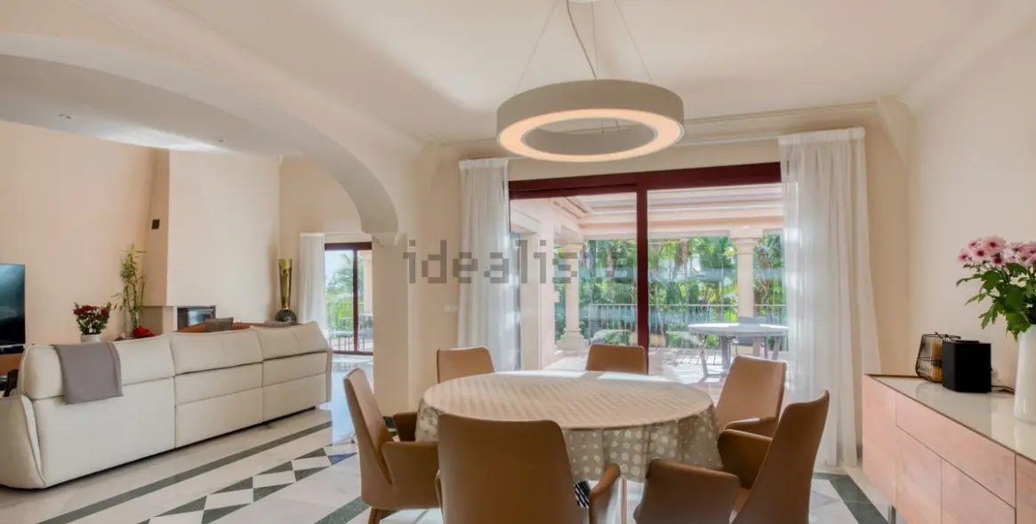 Sale of detached villa in Los Flamingos 4