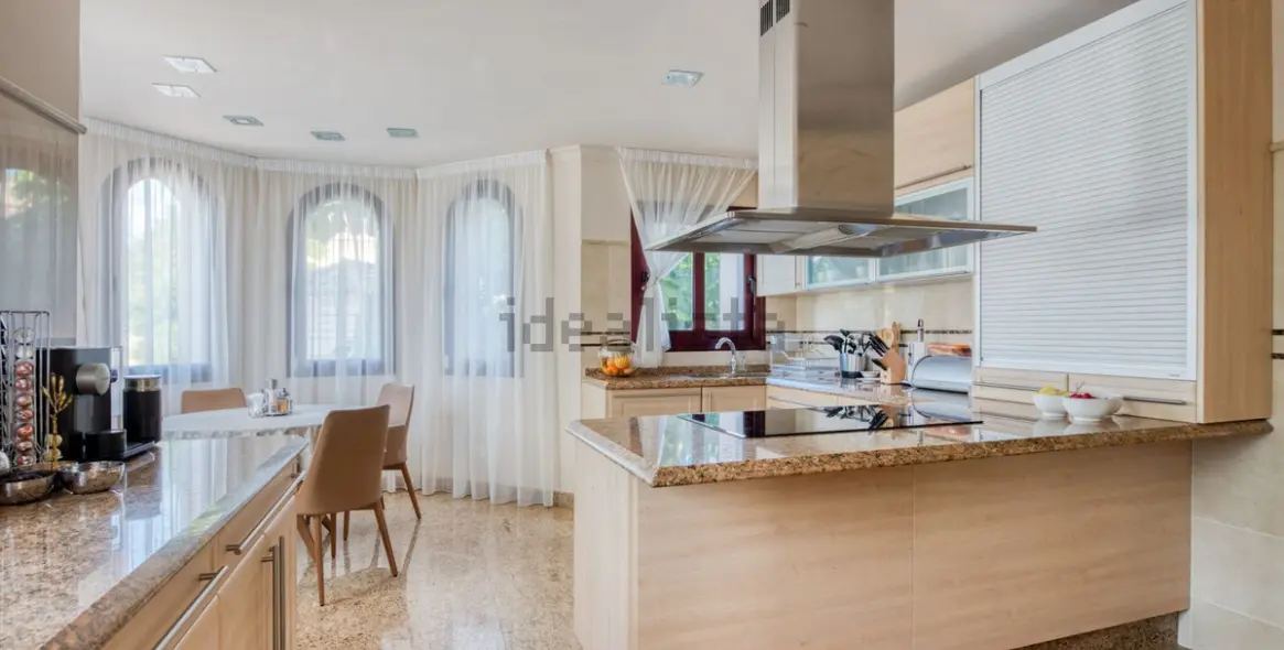 Sale of detached villa in Los Flamingos 7