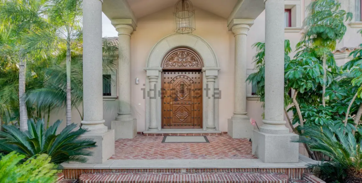 Sale of detached villa in Los Flamingos 10