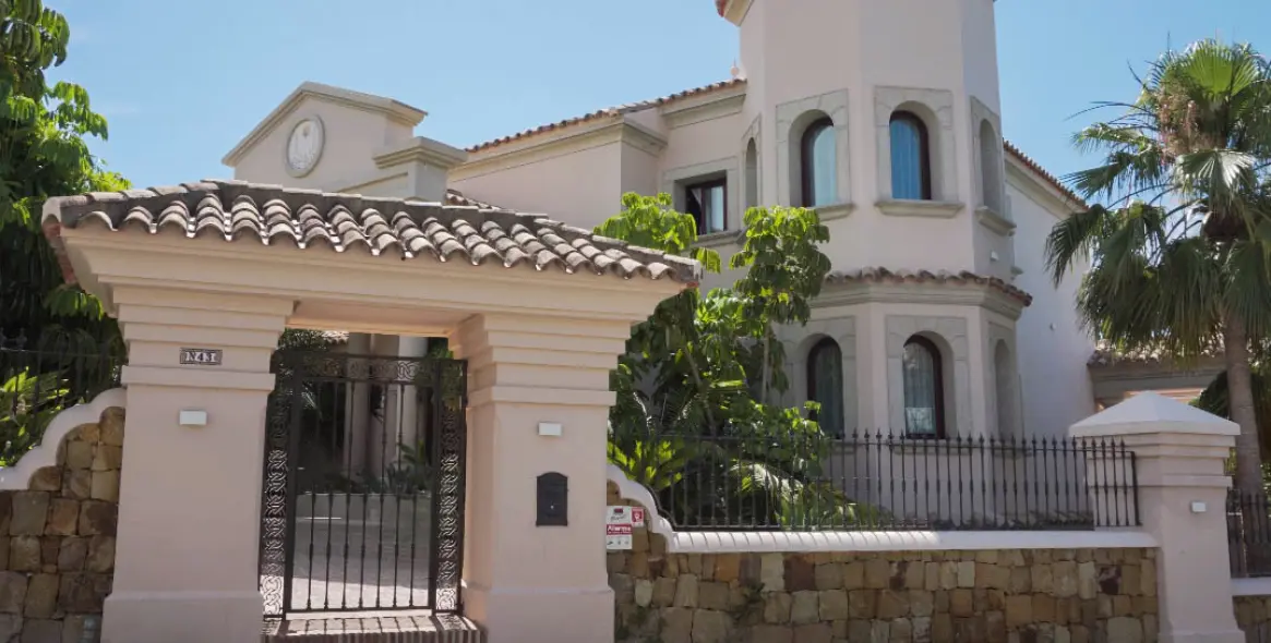 Sale of detached villa in Los Flamingos 14