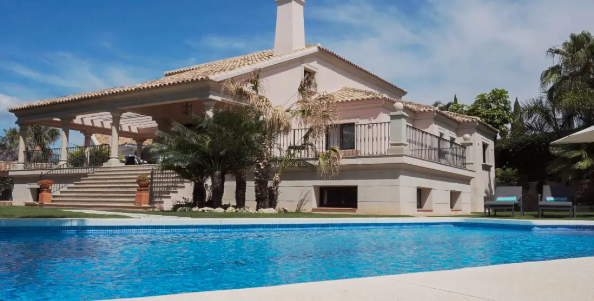 Sale of detached villa in Los Flamingos 15