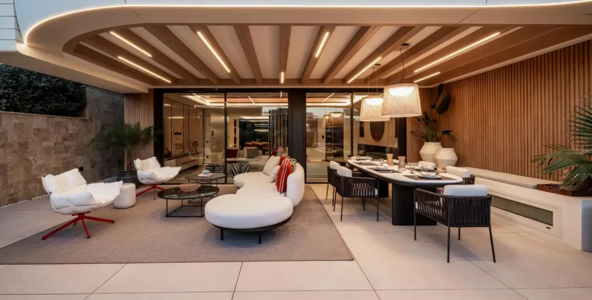 Sale of detached villa in Marbella 2