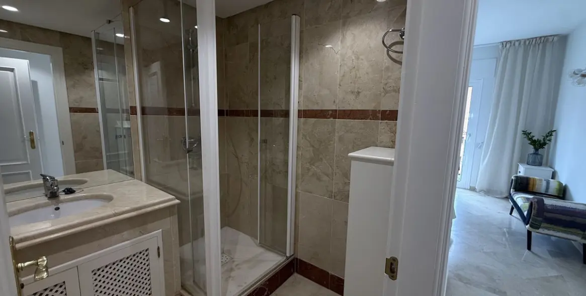 Long-term rent of penthouse in Cancelada 18