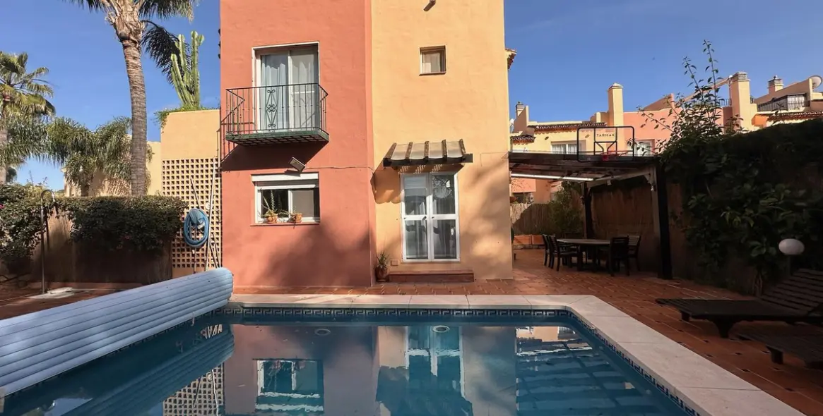 Long-term rent of detached villa in Nueva Andalucía 1