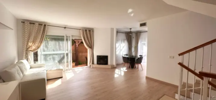 Long-term rent of detached villa in Nueva Andalucía 1