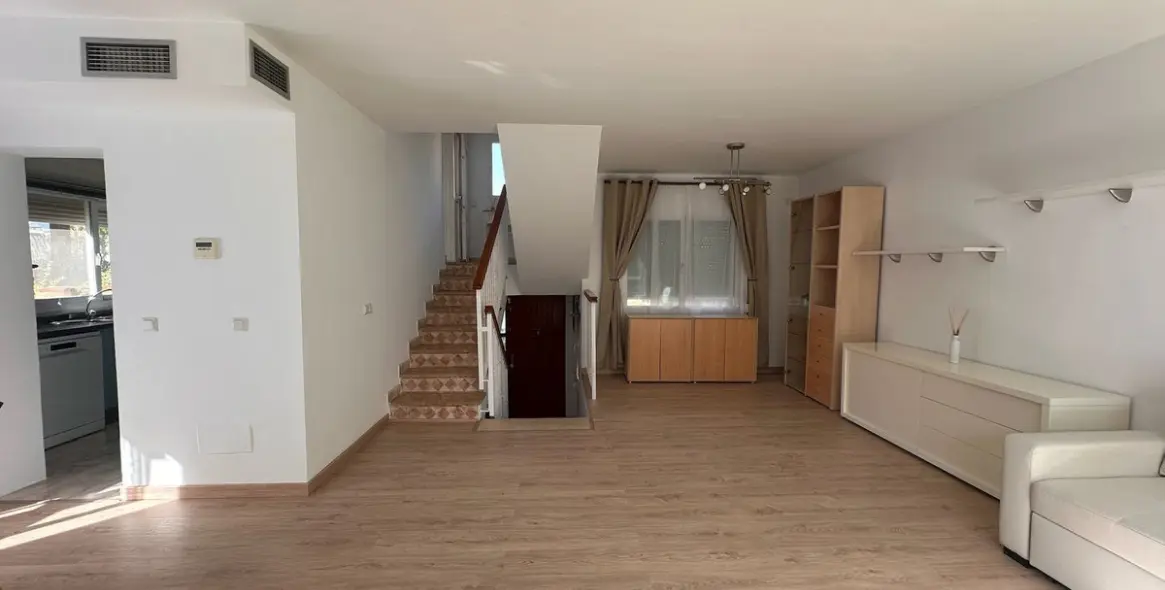 Long-term rent of detached villa in Nueva Andalucía 3