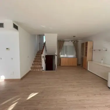 Long-term rent of detached villa in Nueva Andalucía