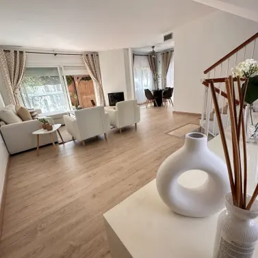 Long-term rent of detached villa in Nueva Andalucía