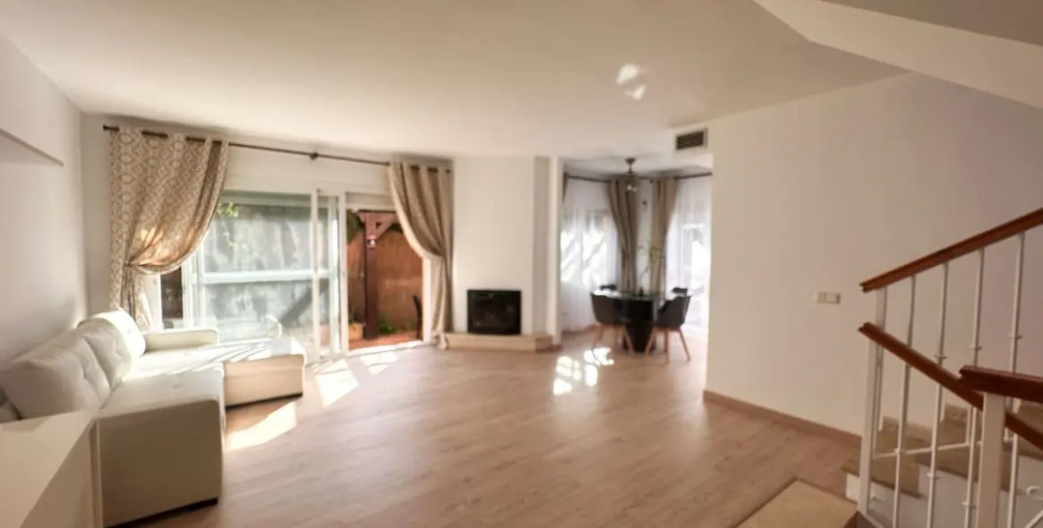 Long-term rent of detached villa in Nueva Andalucía 25