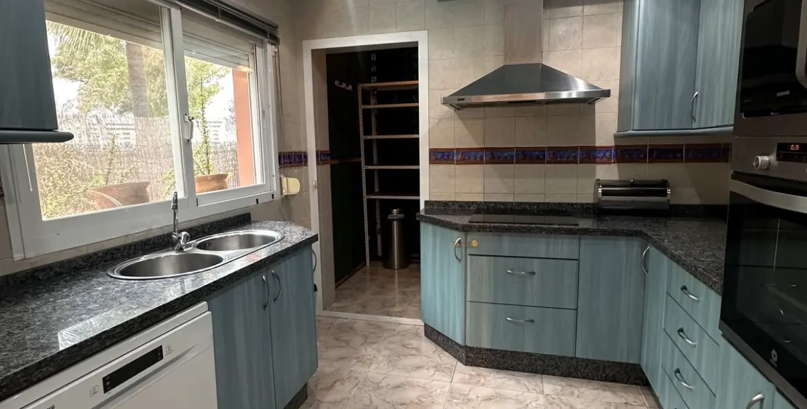 Long-term rent of detached villa in Nueva Andalucía 31