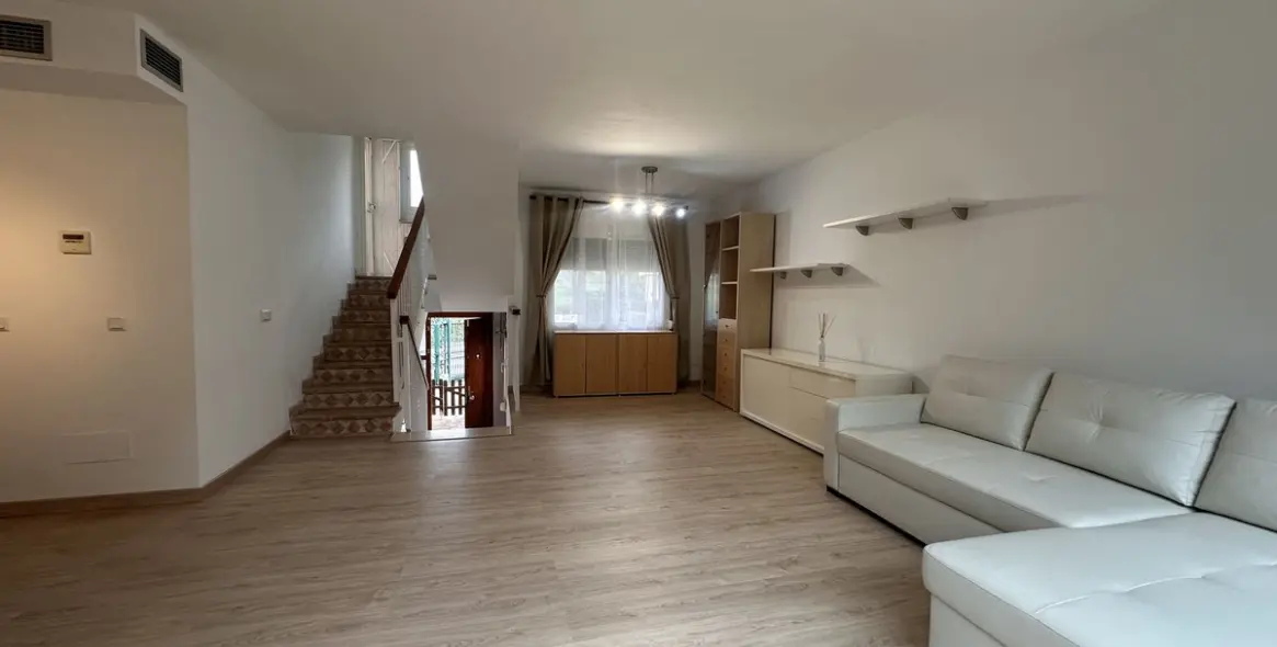 Long-term rent of detached villa in Nueva Andalucía 33