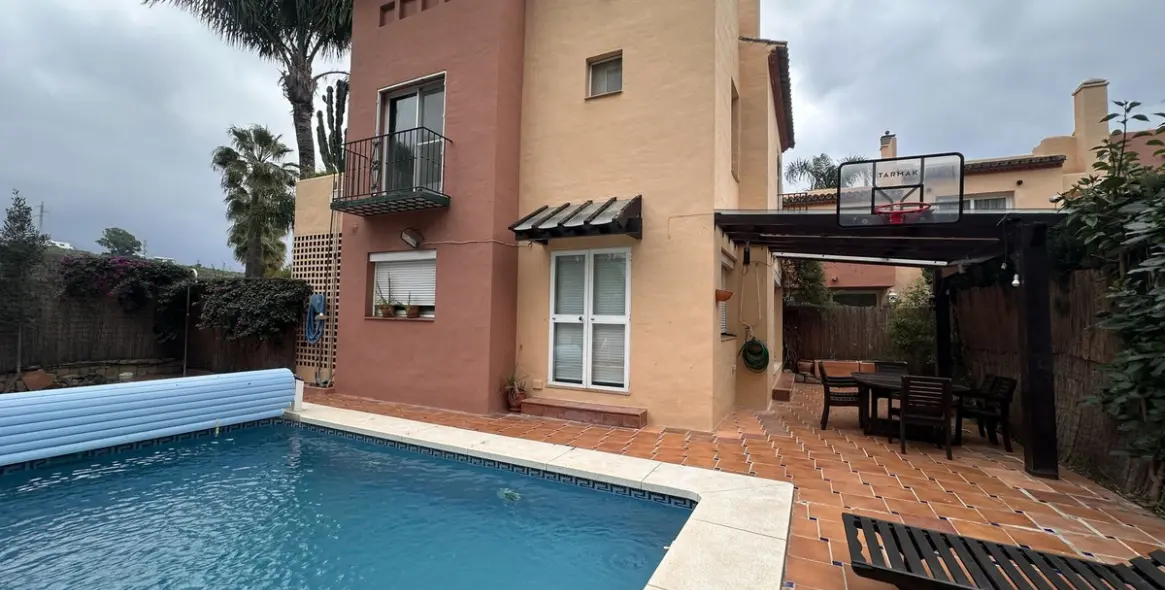 Long-term rent of detached villa in Nueva Andalucía 34