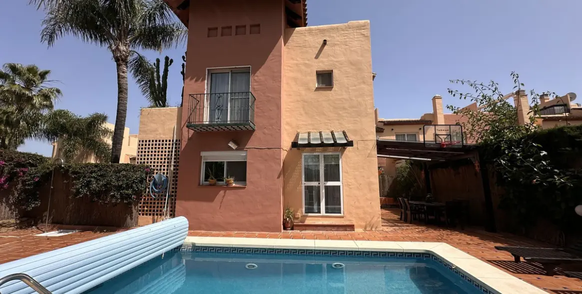 Long-term rent of detached villa in Nueva Andalucía 38
