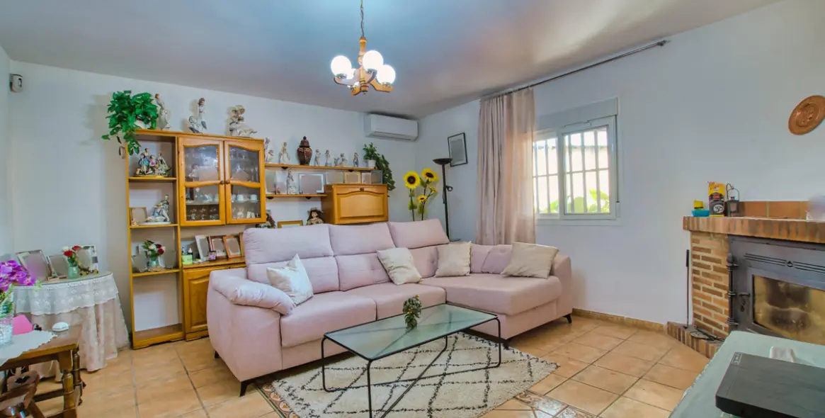 Venta de finca - cortijo en Alcaucín 1