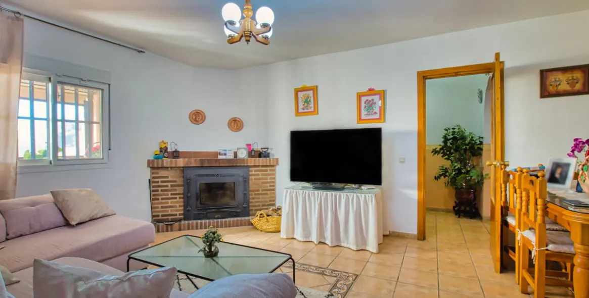 Venta de finca - cortijo en Alcaucín 2