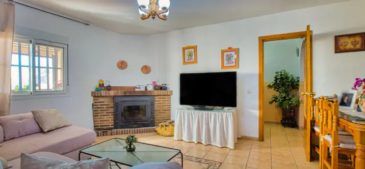 Venta de finca - cortijo en Alcaucín 1