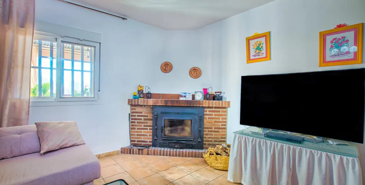 Venta de finca - cortijo en Alcaucín 4