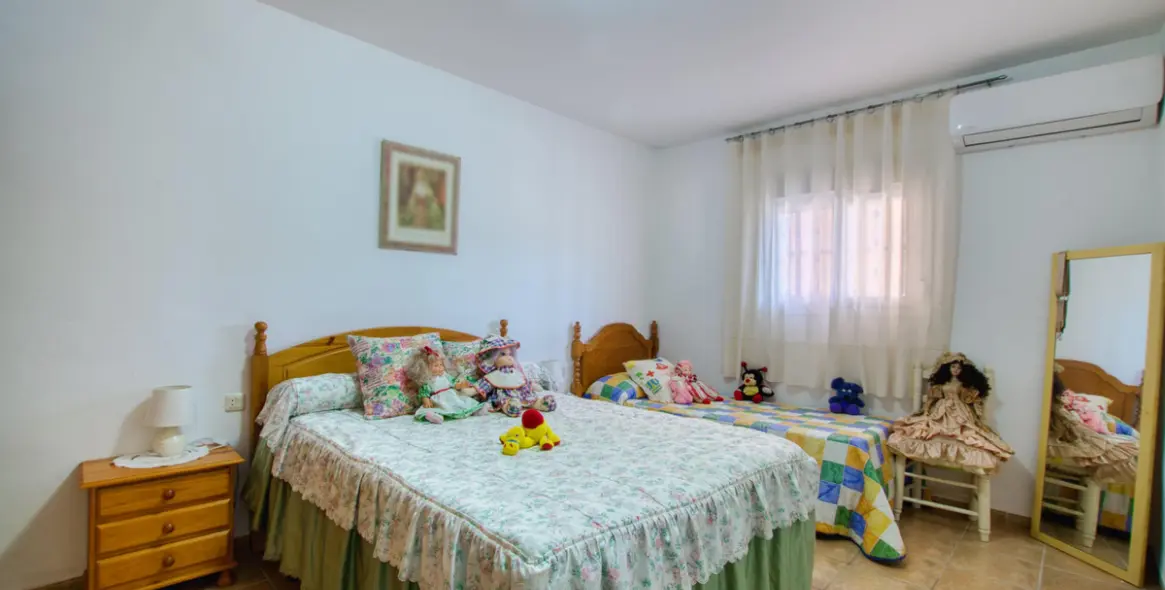 Venta de finca - cortijo en Alcaucín 11