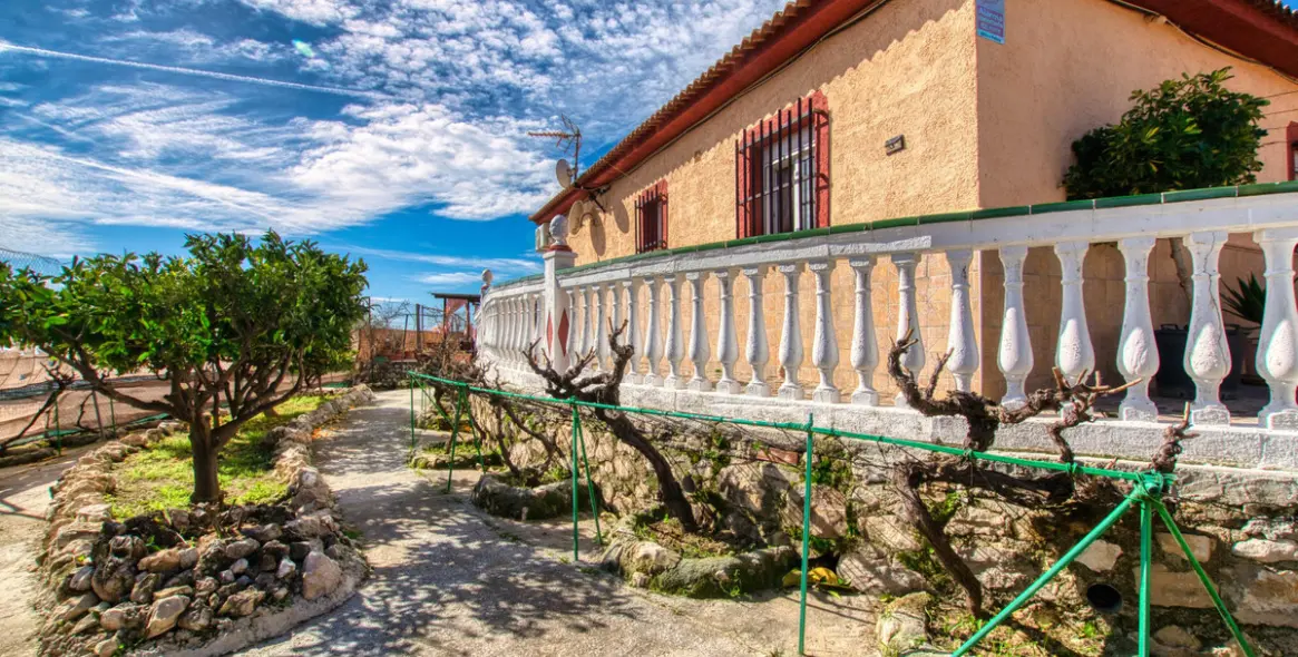 Venta de finca - cortijo en Alcaucín 40