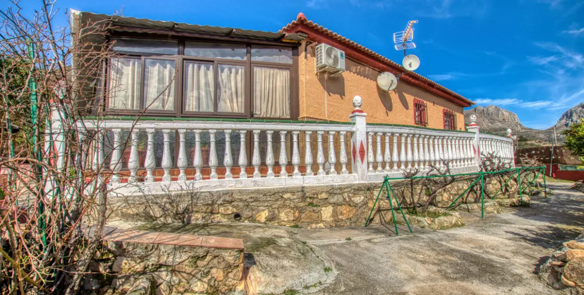 Venta de finca - cortijo en Alcaucín 42