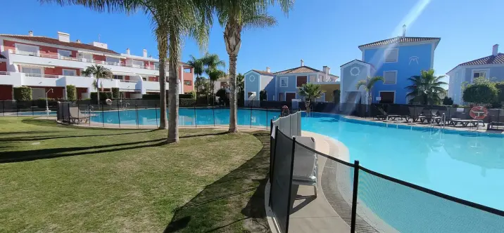 Sale of ground floor apartment in Estepona 0