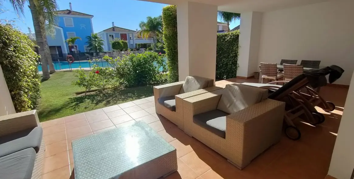 Продажа апартаментов на первом этаже в Estepona 2