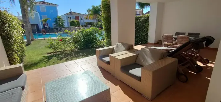 Sale of ground floor apartment in Estepona 1
