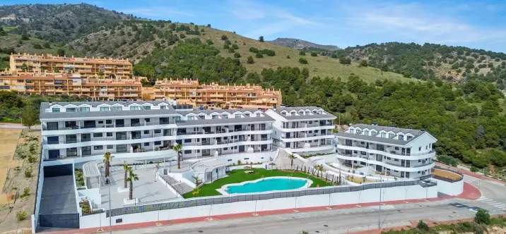 Продажа апартаментов на среднем этаже в Benalmadena 0