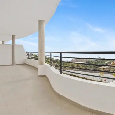 Продажа апартаментов на среднем этаже в Benalmadena