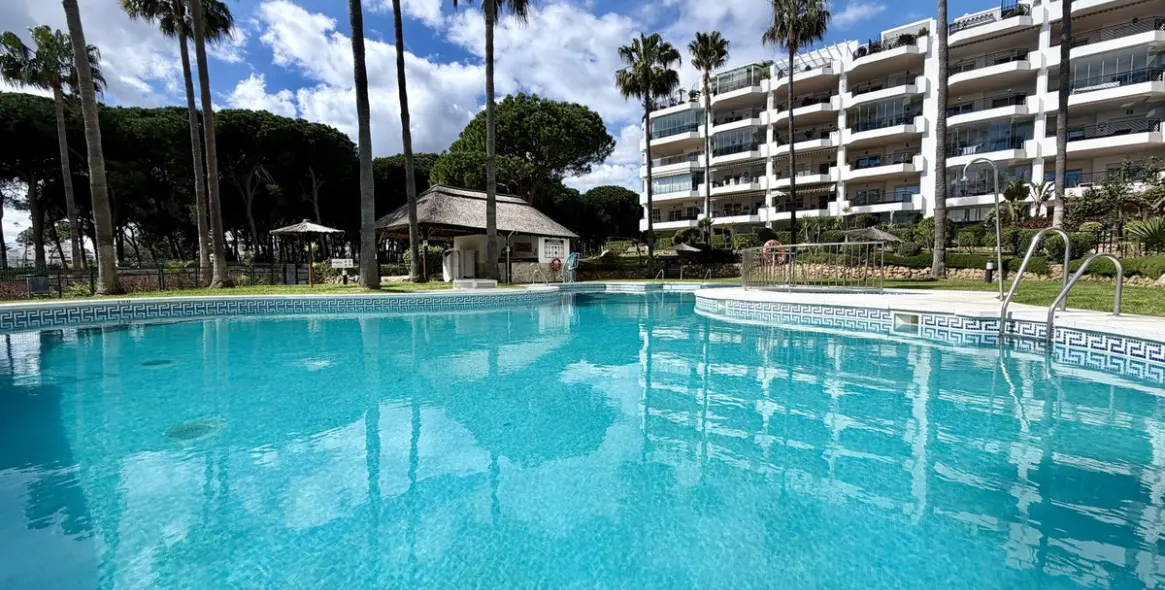 Sale of ground floor apartment in Calahonda 1