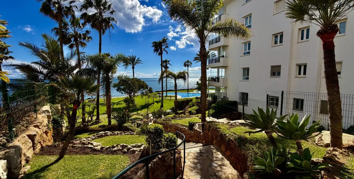 Sale of ground floor apartment in Calahonda 2