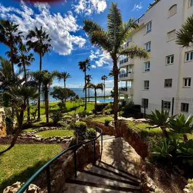 Продажа апартаментов на первом этаже в Calahonda