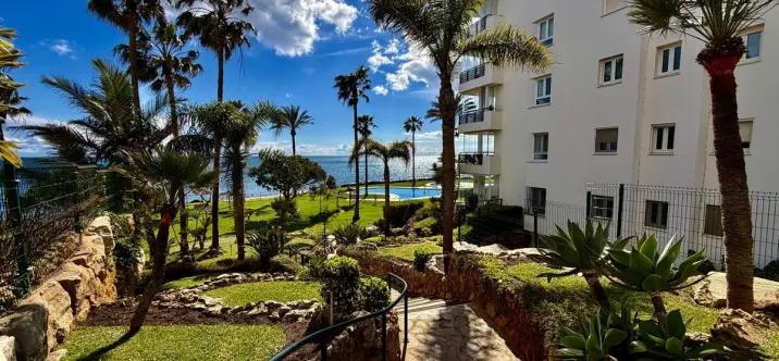 Продажа апартаментов на первом этаже в Calahonda 1