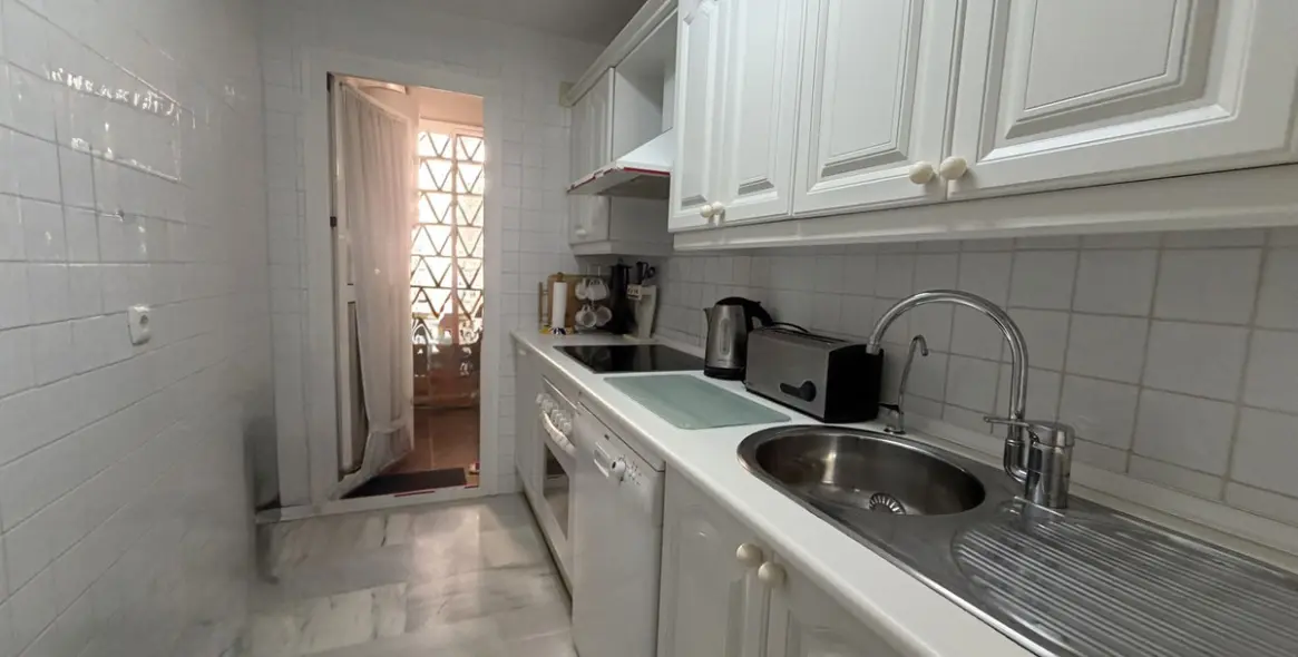 Sale of ground floor apartment in Calahonda 5