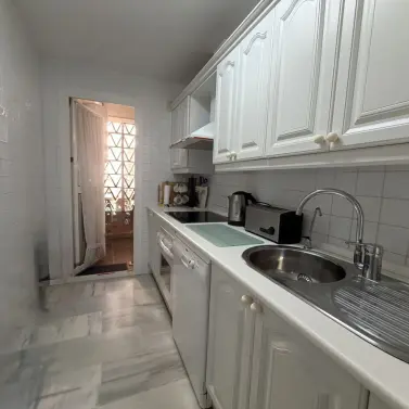 Продажа апартаментов на первом этаже в Calahonda