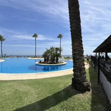 Продажа апартаментов на первом этаже в Calahonda