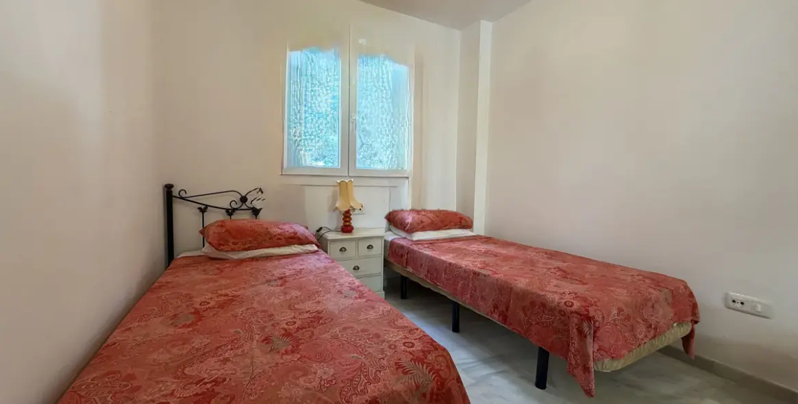 Sale of ground floor apartment in Calahonda 8