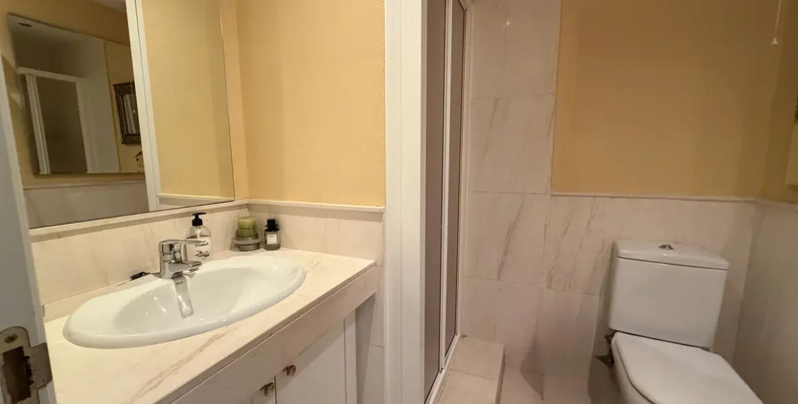 Sale of ground floor apartment in Calahonda 9