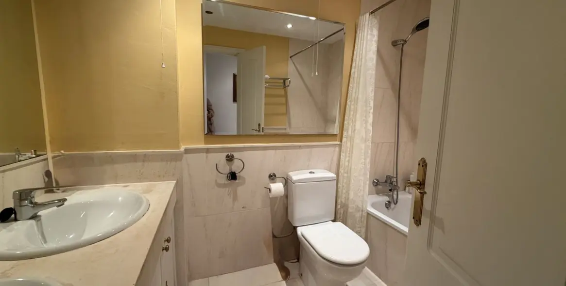 Sale of ground floor apartment in Calahonda 10