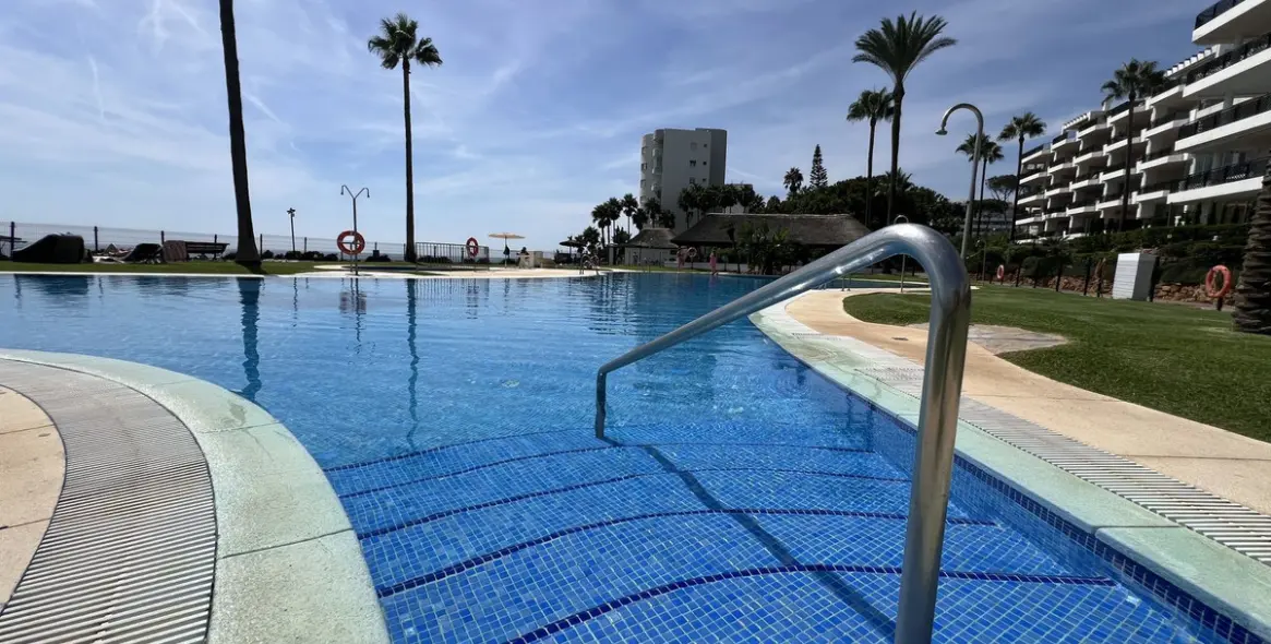 Sale of ground floor apartment in Calahonda 11