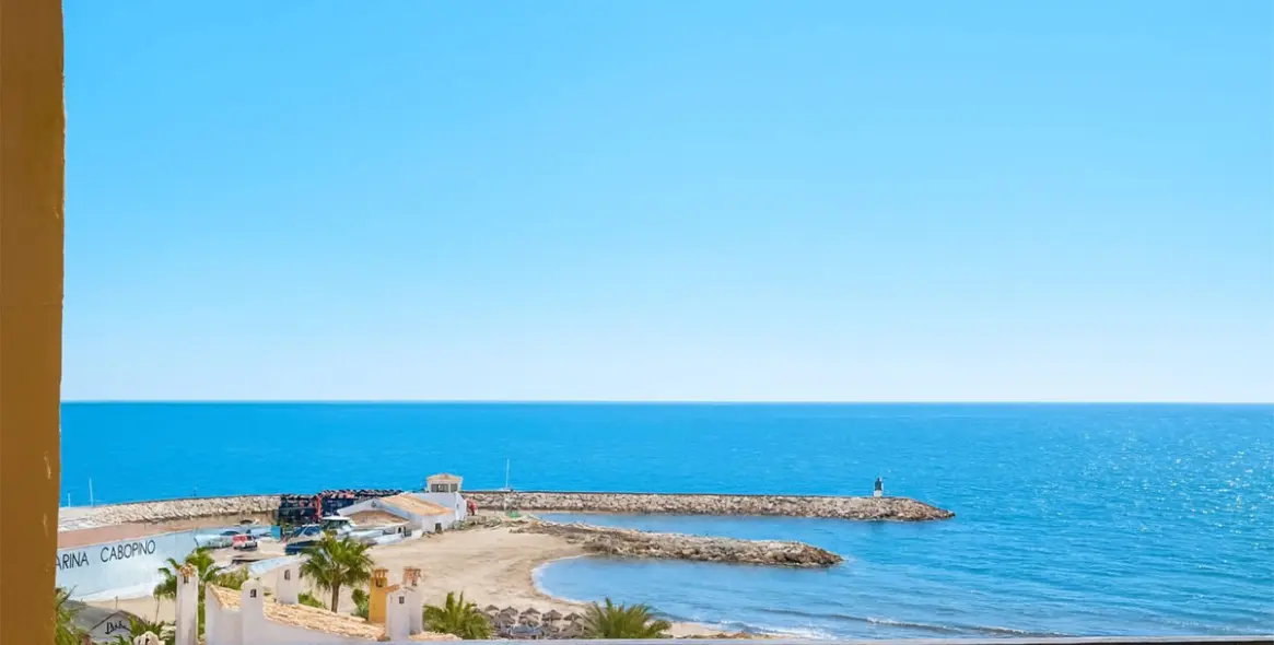 Продажа апартаментов на среднем этаже в Puerto de Cabopino 1