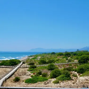 Sale of middle floor apartment in Puerto de Cabopino