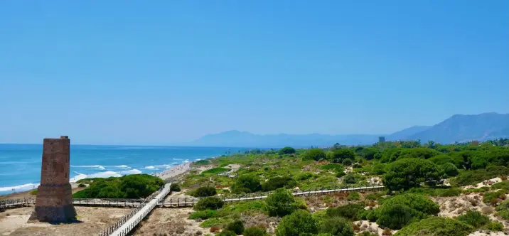 Sale of middle floor apartment in Puerto de Cabopino 1