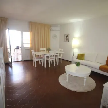 Sale of middle floor apartment in Puerto de Cabopino